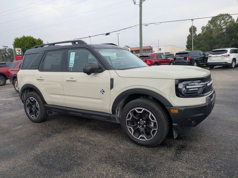 Certified 2025 Ford Bronco Sport Outer Banks w/ Outer Banks Tech Package+ AWD/4WD image 2