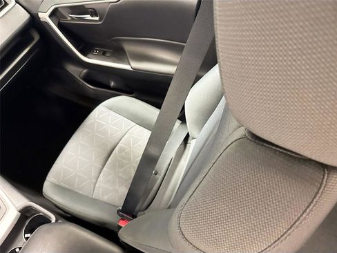 Used 2021 Toyota RAV4 XLE FWD image 21