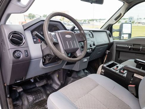 Used 2011 Ford F550 4x4 Crew Cab Super Duty w/ Payload Upgrade Pkg image 9