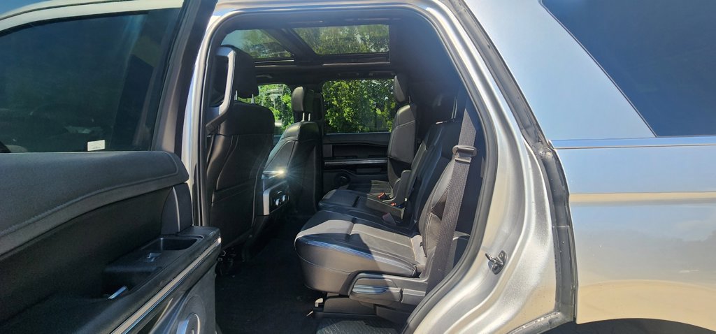 Used 2020 Ford Expedition XLT w/ Equipment Group 202A AWD/4WD image 21