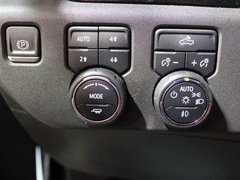 Used 2023 Chevrolet Silverado 1500 LT Trail Boss w/ Convenience Package II AWD/4WD image 40