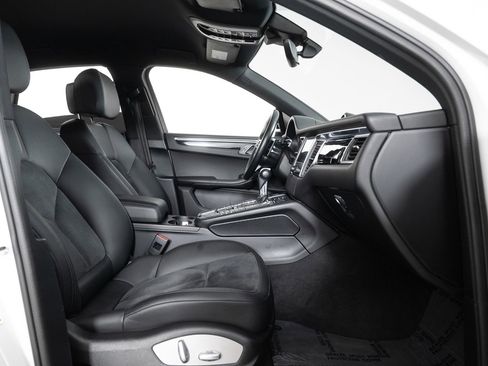 Used 2018 Porsche Macan image 27