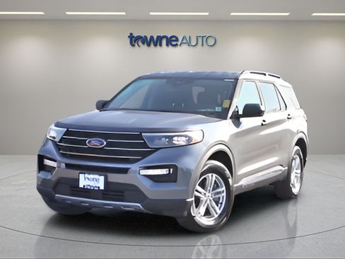 Used 2023 Ford Explorer XLT w/ Equipment Group 202A AWD/4WD image 2