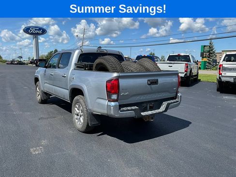 Used 2018 Toyota Tacoma SR5 AWD/4WD image 5