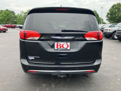 Used 2020 Chrysler Pacifica Touring-L Plus FWD image 5