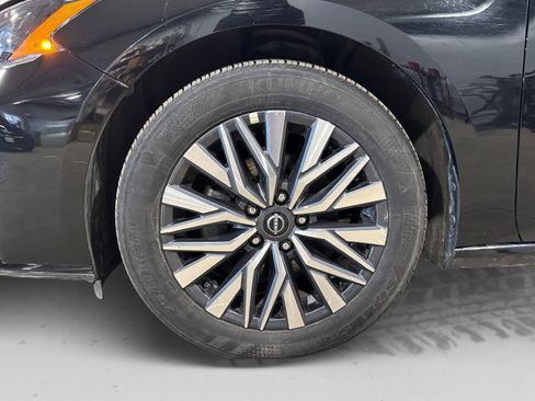 Used 2025 Nissan Altima 2.5 SV FWD image 44
