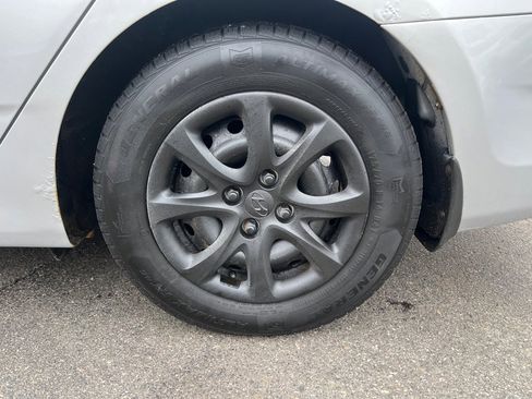 Used 2013 Hyundai Accent GLS FWD image 26
