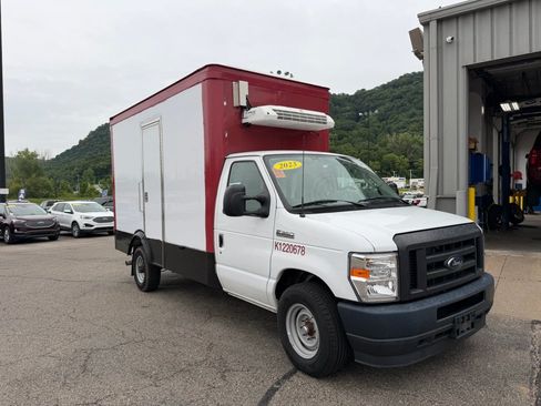 Used 2023 Ford E-350 and Econoline 350 Super Duty w/ Power Windows & Locks Group RWD image 3