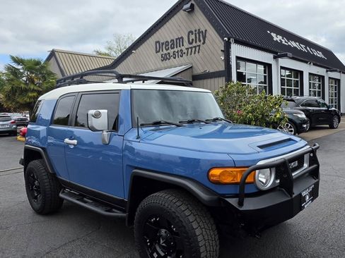 Used 2012 Toyota FJ Cruiser 4WD w/ Upgrade Pkg image 3