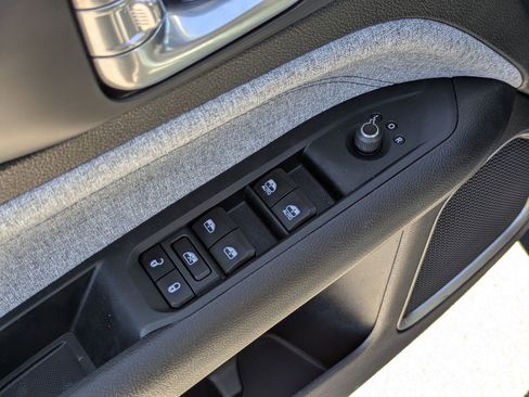 Used 2023 Jeep Compass Sport image 11