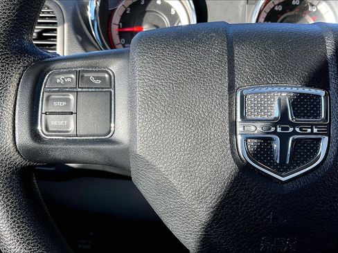 Used 2018 Dodge Grand Caravan SE w/ UConnect Hands-Free Group image 17