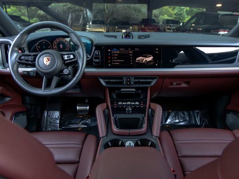 Used 2024 Porsche Cayenne S image 44