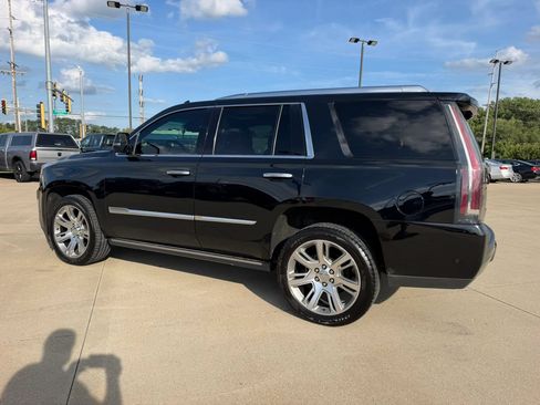 Used 2019 Cadillac Escalade Premium Luxury AWD/4WD image 14