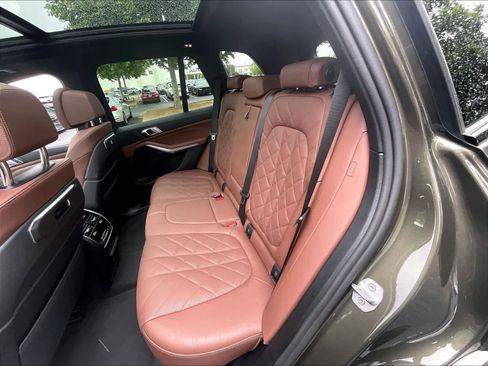 Used 2025 BMW X5 xDrive40i w/ M Sport Package AWD/4WD image 26