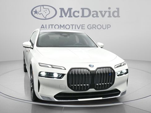 Used 2023 BMW i7 xDrive60 AWD/4WD image 2