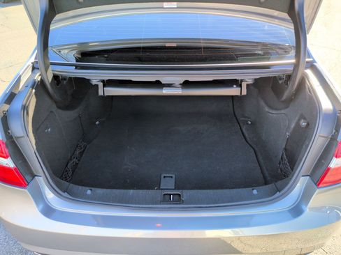 Used 2013 Mercedes-Benz E 350 Sedan image 32