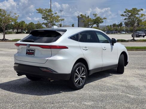 Used 2023 Toyota Venza LE AWD/4WD image 5