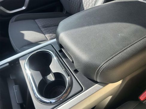 Used 2024 Nissan Titan SV w/ SV Convenience Package image 29