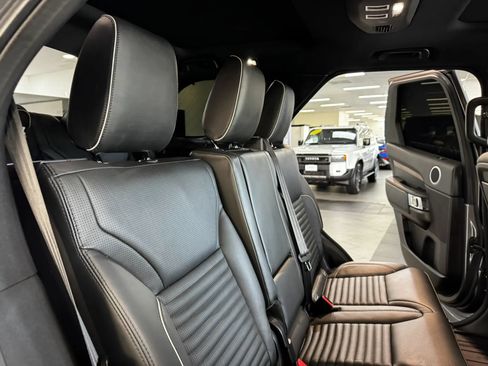 Used 2018 Land Rover Discovery HSE Luxury AWD/4WD image 16