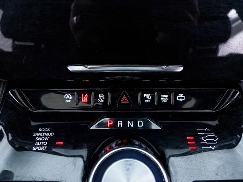 Used 2022 Jeep Wagoneer Series III w/ Premium Group I image 31