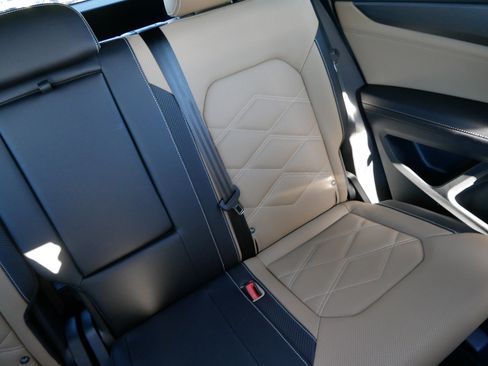 Certified 2025 Volkswagen Atlas Cross Sport SE w/ Panoramic Sunroof Package image 14