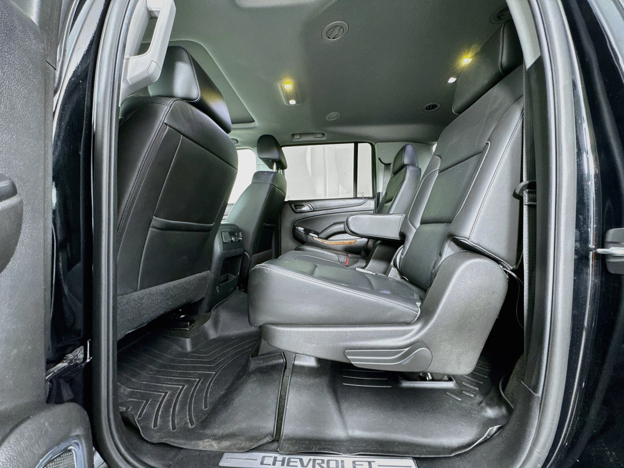 Used 2018 Chevrolet Suburban Premier w/ RST Edition AWD/4WD image 26
