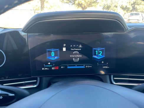 Used 2025 Hyundai Elantra SEL image 43