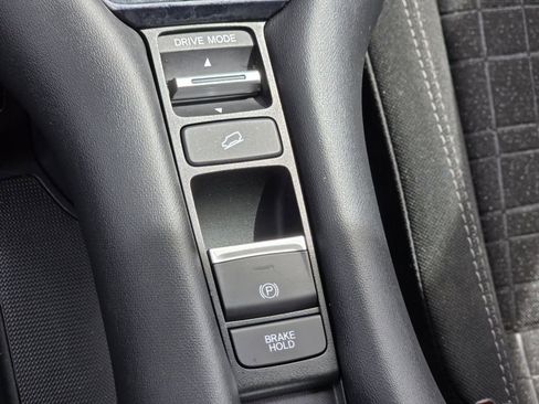 Used 2025 Honda HR-V LX image 11