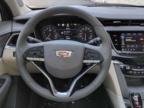 Used 2024 Cadillac XT6 Premium Luxury w/ Technology Package AWD/4WD image 25