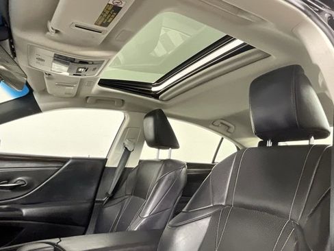 Used 2019 Lexus ES 300h w/ Luxury Package image 11