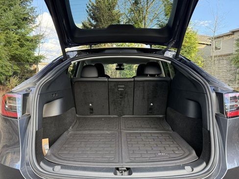 Used 2022 Tesla Model Y Long Range image 28