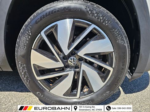 Used 2024 Volkswagen Atlas SE w/ Panoramic Sunroof Package FWD image 28