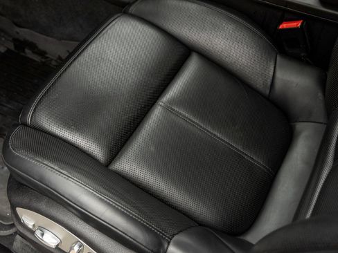 Certified 2024 Porsche Macan AWD/4WD image 22