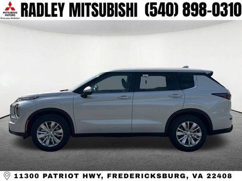 New 2026 Mitsubishi Outlander ES image 2