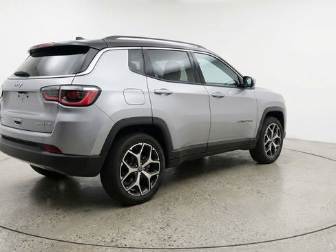 Used 2025 Jeep Compass Limited image 9