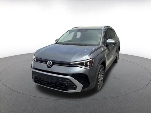 Used 2025 Volkswagen Taos SE FWD image 8