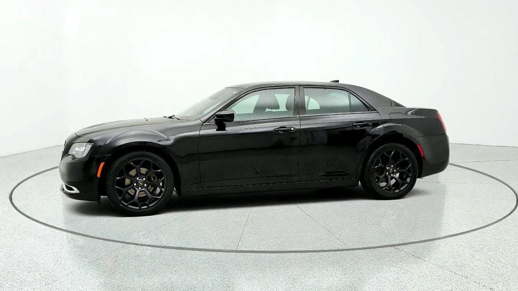 Used 2020 Chrysler 300 Touring w/ Sport Appearance Package RWD image 8