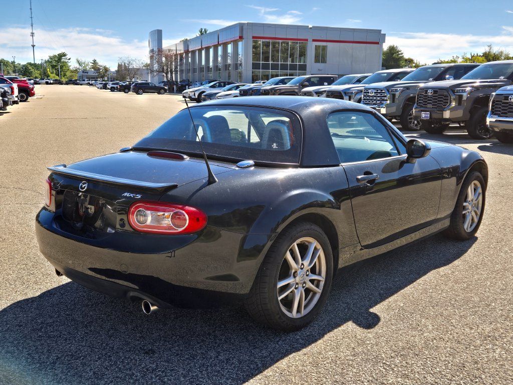 Used 2011 MAZDA MX-5 Miata Sport RWD image 6