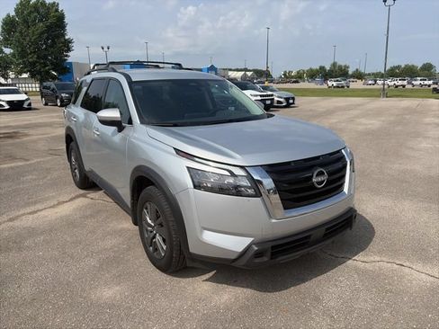 Used 2025 Nissan Pathfinder SV AWD/4WD image 8