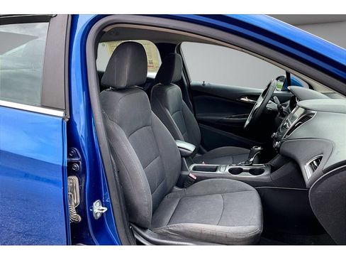 Used 2018 Chevrolet Cruze LT w/ Convenience Package FWD image 50