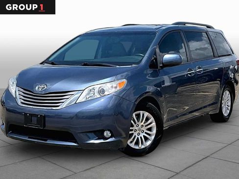 Used 2016 Toyota Sienna XLE FWD image 1