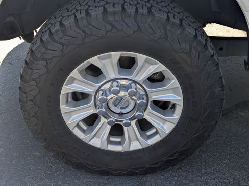 Used 2021 Ford F250 XLT w/ XLT Value Package image 13