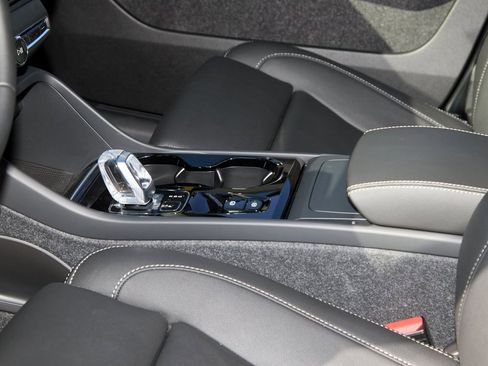 New 2025 Volvo XC40 B5 Plus w/ Climate Package image 15