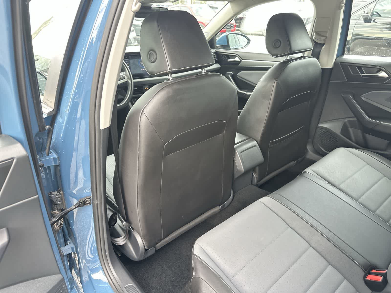 Used 2025 Volkswagen Jetta SE FWD image 17