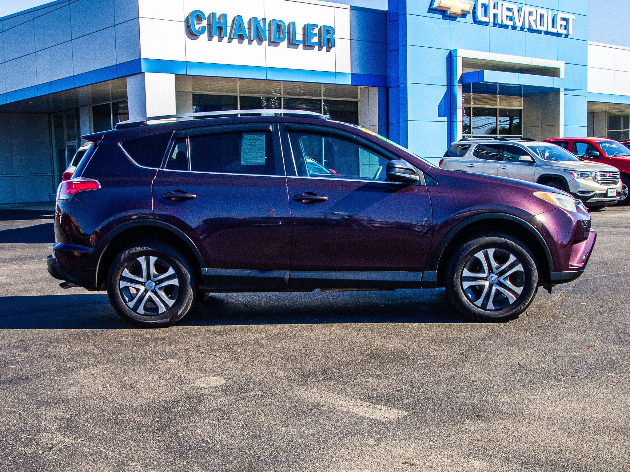 Used 2017 Toyota RAV4 LE w/ Carpet Mat Package AWD/4WD image 8