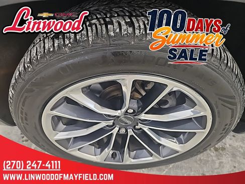 Used 2022 Jeep Wagoneer Series III w/ Premium Group I AWD/4WD image 6
