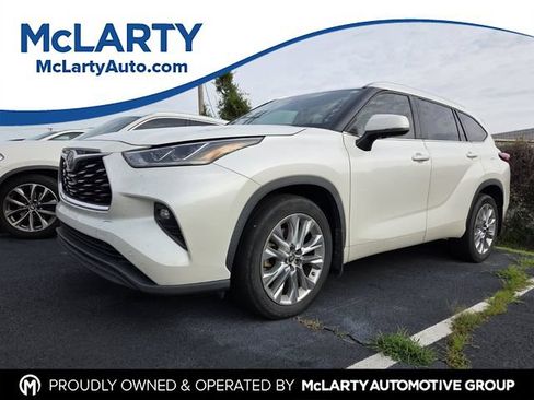 Used 2020 Toyota Highlander Limited FWD image 1