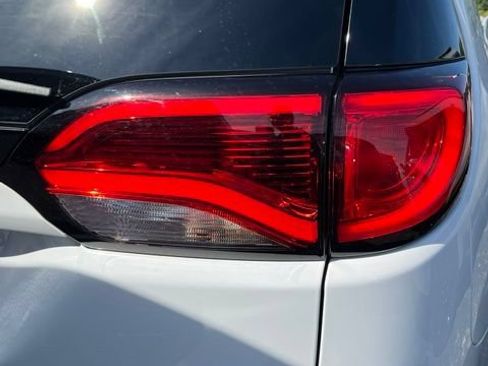 Used 2020 Chrysler Pacifica Touring-L Plus FWD image 5