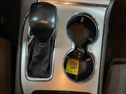 Used 2020 Jeep Grand Cherokee Laredo image 4