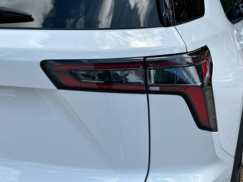 Used 2026 Chevrolet Equinox LT w/ Convenience Package II image 31